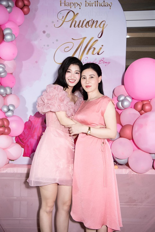 Năm 19 tuổi, Phương Nhi thuyết phục thành công bố mẹ về việc đăng ký hiến tạng.