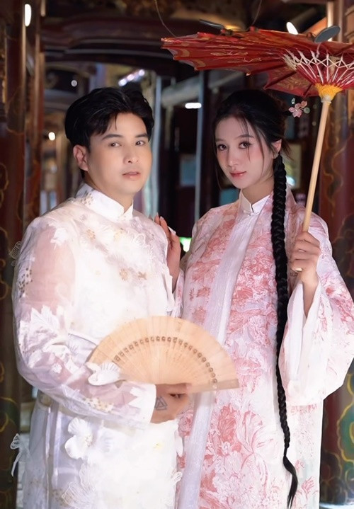 Tuệ Như thực hiện bộ ảnh bên Hồ Quang Hiếu trước khi sinh nở.