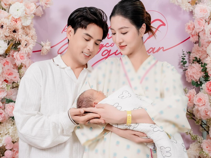 Nam ca sĩ gửi lời cảm ơn đến vợ - người mẫu Tuệ Như đã mạnh mẽ vượt cạn thành công.