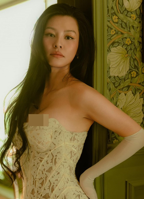 Bùi Lan Hương ghi điểm nhờ phong cách thời trang tinh tế, đa dạng.