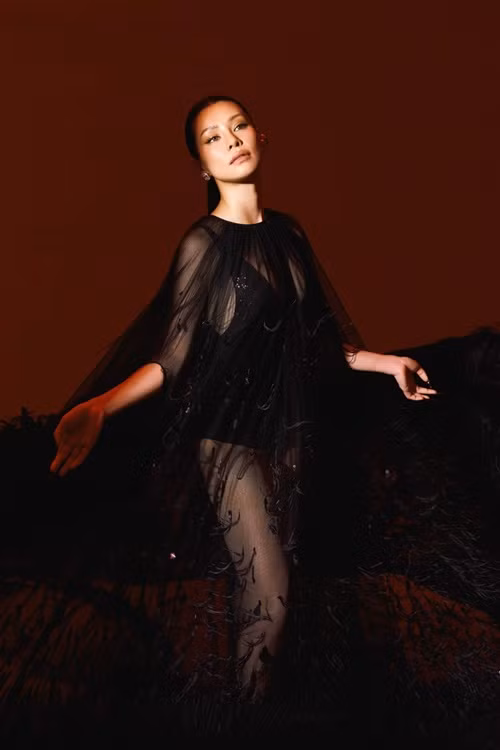 Bùi Lan Hương thường tự nấu ăn. Cô được fan khen ngợi đảm đang khi nấu phở, gói bánh chưng.