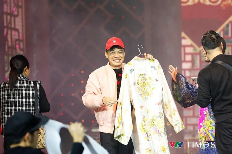 Táo quân không bán vé. Tuy nhiên, vì đây là chương trình hot, rất nhiều khán giả săn vé Táo quân. Ảnh: VTV.