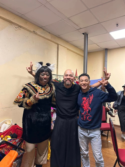 Tiến Minh (ngoài cùng bên trái) được cho là đóng Thiên Lôi, Thái Dương (ngoài cùng bên phải), Anh Đức sẽ vào vai Phó Thiên Lôi. Ảnh: FB Đức Hùng.