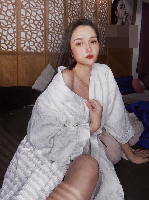 Huỳnh Như theo đuổi phong cách gợi cảm.