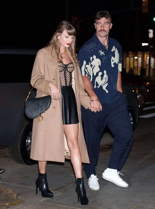 Taylor Swift đang hẹn hò cầu thủ bóng bầu dục Travis Kelce. Trước đó, nữ ca sĩ yêu toàn trai đẹp gồm ca sĩ Joe Jonas - thành viên nhóm Jonas Brothers, nam diễn viên Lucas Till, ca sĩ kiêm nhạc sĩ tài năng của Mỹ John Mayer, nam diễn viên phim “Chạng vạng” Taylor Lautner, Harry Styles của nhóm One Direction DJ Calvin Harris, diễn viên Tom Hiddleston, diễn viên Joe Alwyn. Ảnh: Getty Image.