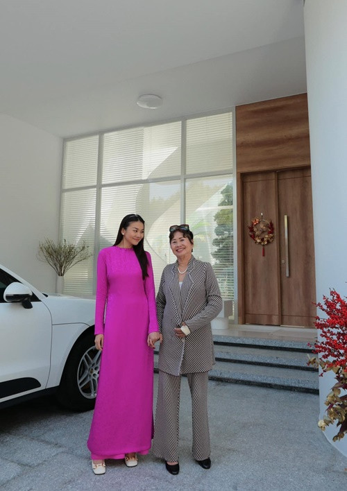 Thanh Hằng xây biệt thự 1.000 m2 trước khi kết hôn. Căn nhà khiến nhiều người trầm trồ bởi nội thất sang trọng, thiết kế lạ mắt.