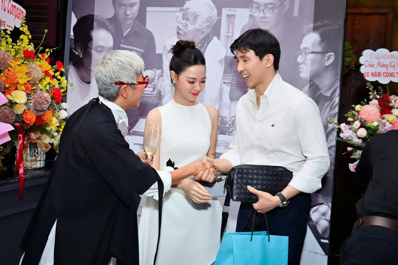 Nhiều người hâm mộ hy vọng vợ chồng Midu sớm có tin vui để tổ ấm thêm viên mãn.