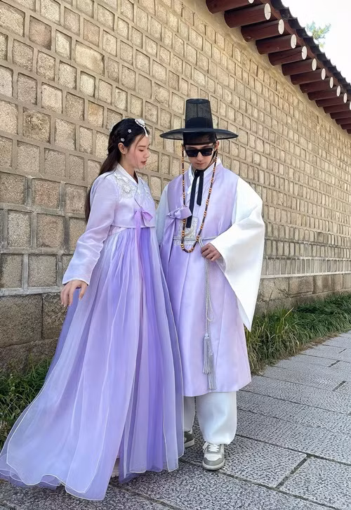 Đôi vợ chồng son tình tứ ở Hàn Quốc.