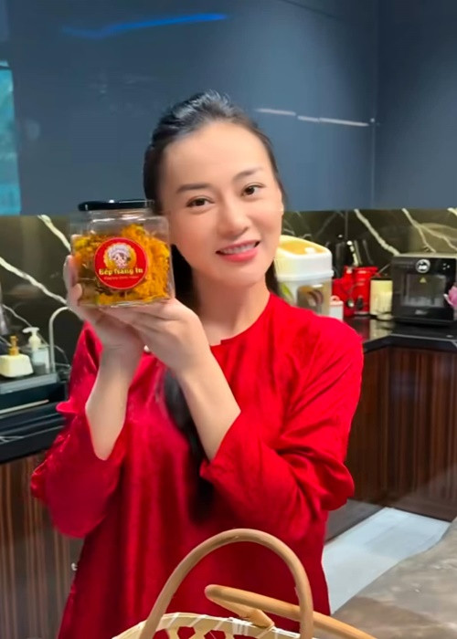 Sau khi lập gia đình, Phương Oanh ngày càng đảm đang.