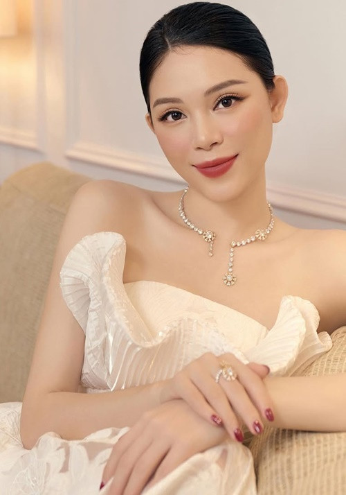 Người đẹp sinh năm 1993 có làn da trắng mịn màng không tỳ vết. Ảnh: Instagram Linh Rin.