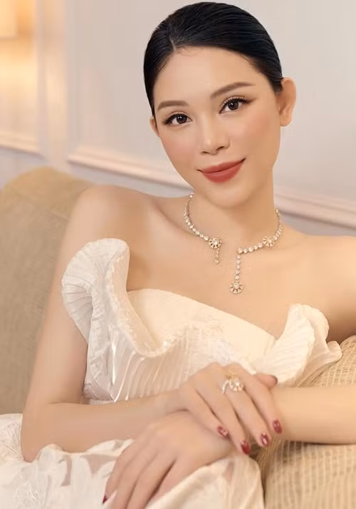 Người đẹp sinh năm 1993 có làn da trắng mịn màng không tỳ vết. Ảnh: Instagram Linh Rin.