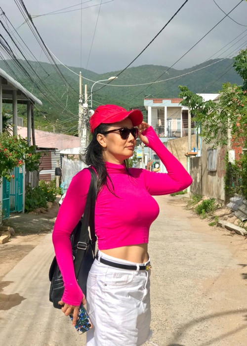 Nữ diễn viên phim Mùa len trâu sở hữu vòng eo khá săn chắc.