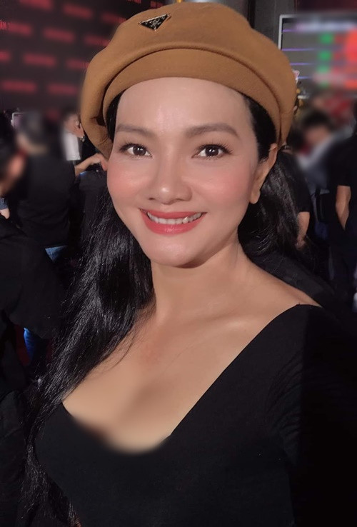 Tuổi 48, nữ diễn viên phim Mùa len trâu nỗ lực thay đổi vẻ ngoài sau 3 lần sinh nở.