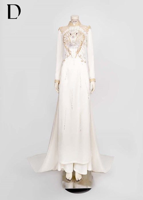 Hai chiếc áo dài làm từ lụa cao cấp. Ảnh: FB Đỗ Long.