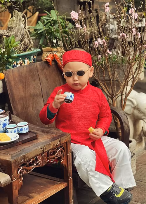 Quý tử nhà Trà My hóa phú ông dịp Tết Nguyên đán.