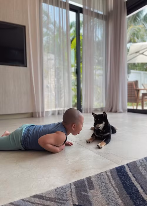 Nhiều cư dân mạng ưu ái gọi con trai Trà My Idol là "cây hài nhí" trong dàn nhóc tì nhà sao Việt.