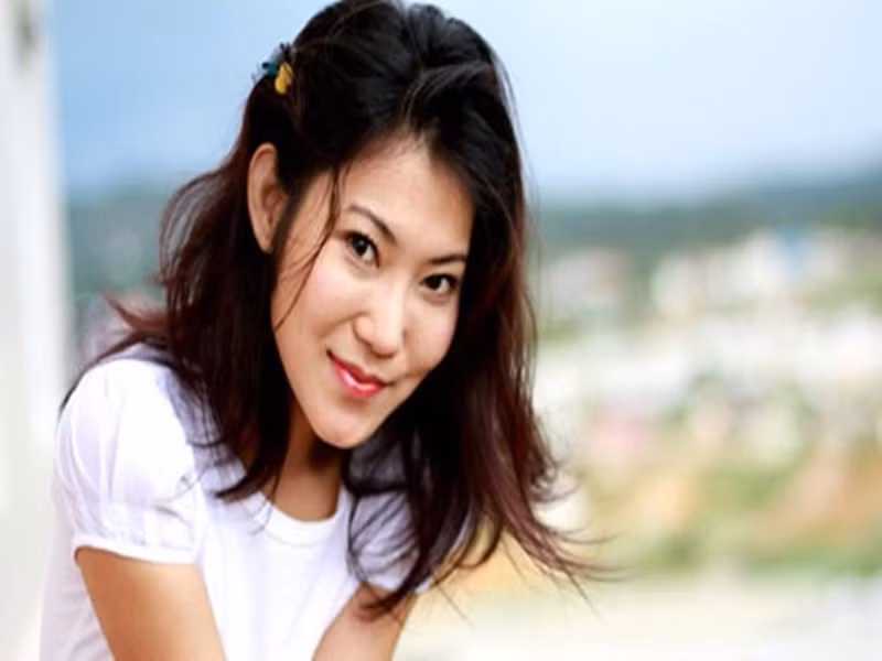 Trong cuộc phỏng vấn với VOV năm 2018, Kim Phượng cho biết, khi biết tin bị bệnh ung thư, cô giấu mọi người và từ chối tình cảm của người yêu. Đến khi khỏe mạnh bình thường, Kim Phượng mới mở lòng và quyết định đi đến hôn nhân với người yêu. Ảnh: Người Lao Động.