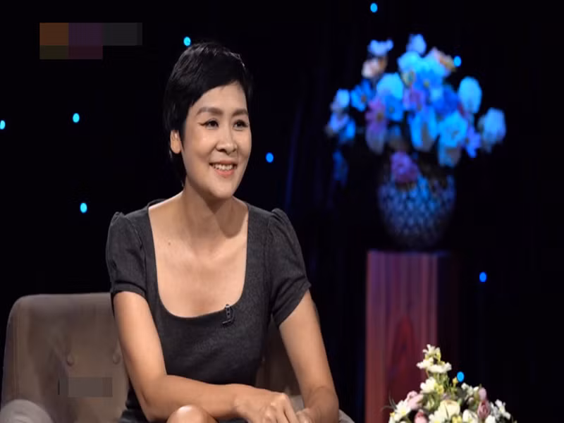 Theo Tiền Phong, Hoa hậu Bảo Ngọc phải trải qua một cuộc phẫu thuật, 16 lần hóa trị trước khi bước sang giai đoạn hồi phục. Bảo Ngọc phải duy trì thuốc trong vòng 10 năm. Ảnh: Tiền Phong.