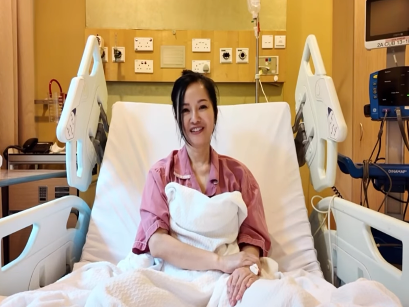 Diva Hồng Nhung bị ung thư vú. Sau ca mổ, cô mới chia sẻ bệnh tình. Hồng Nhung từng có ý định giấu bệnh.