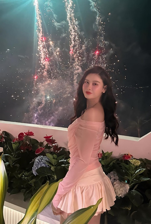 Trương Quỳnh Anh vẫn độc thân sau 7 năm ly hôn. Dịp Tết dương lịch 2025, cô nhắn nhủ bản thân: "Năm sau không đón giao thừa 1 mình nữa nha".