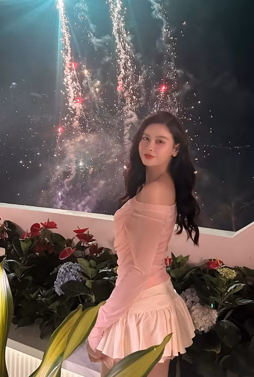 Trương Quỳnh Anh vẫn độc thân sau 7 năm ly hôn. Dịp Tết dương lịch 2025, cô nhắn nhủ bản thân: "Năm sau không đón giao thừa 1 mình nữa nha".