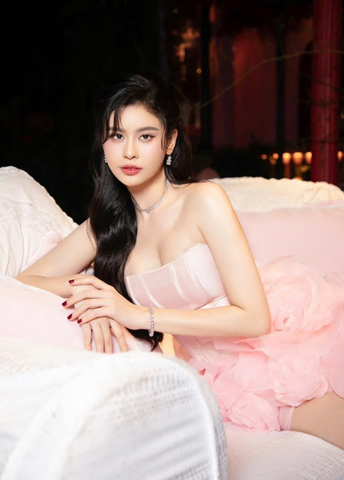 Giọng ca 8x được xem là một trong những mỹ nhân "lão hoá ngược".