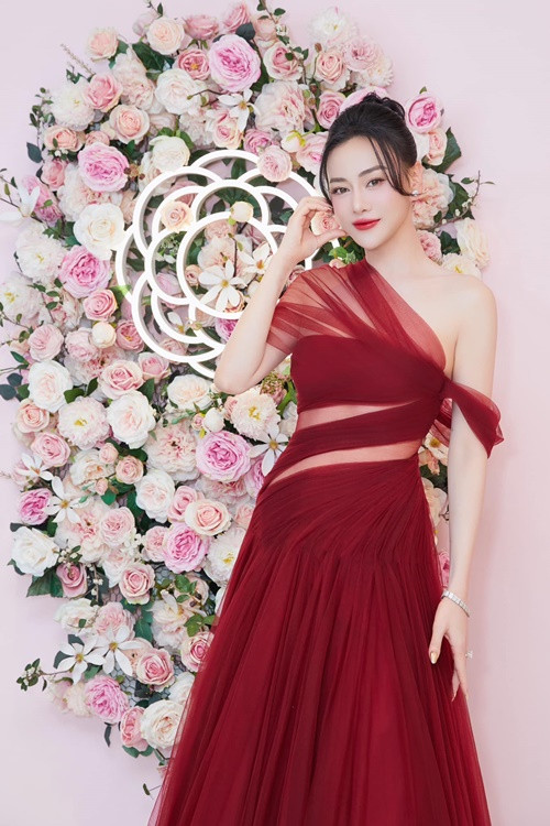 Nữ diễn viên tự nấu ăn để kiểm soát dinh dưỡng. Ảnh: FB Phương Oanh.