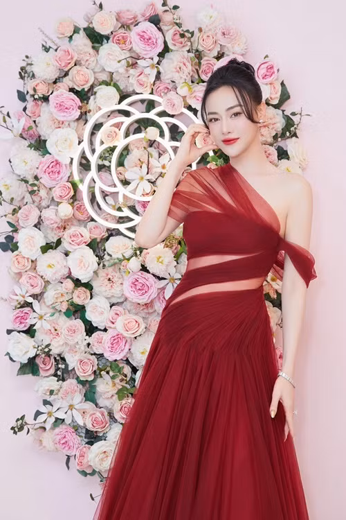 Nữ diễn viên tự nấu ăn để kiểm soát dinh dưỡng. Ảnh: FB Phương Oanh.