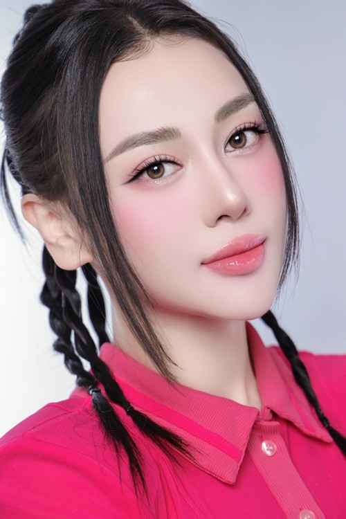 Nhiều fan chờ đợi Phương Oanh trở lại màn ảnh sau ít năm vắng bóng. Ảnh: FB Phương Oanh.