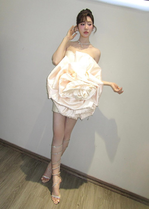 Thúy Ngân đẹp gây mê, theo đuổi phong cách gợi cảm. Ảnh: FB Thúy Ngân.