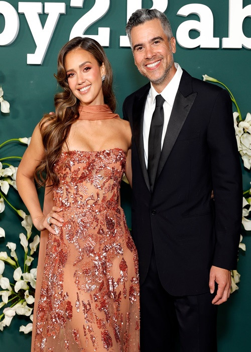 Một nguồn tin chia sẻ với tờ TMZ rằng Jessica Alba - Cash Warren đã ly thân và đang có ý định ly dị. Trước đó, Jessica bị soi khoảnh khắc không đeo nhẫn cưới. Ảnh: FB Jessica Alba.