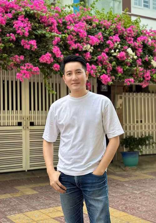 Được an nhiên, nam ca sĩ dường như ngày càng trẻ ra.