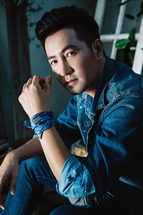 Trong cuộc phỏng vấn với Người Lao Động, trước câu hỏi về mẫu bạn gái lý tưởng, Phi Hùng cho hay: “Với tôi, mỗi người phụ nữ đều là những ẩn số mà có khi dành cả đời này để tìm hiểu, mình cũng không thể giải mã được. Vậy nên, đặt ra bất cứ tiêu chí gì đó để làm gì? Mọi thứ cần tùy thuộc vào duyên phận. Nếu đủ duyên, đúng thời điểm, có chạy đằng trời cũng không thoát được”.