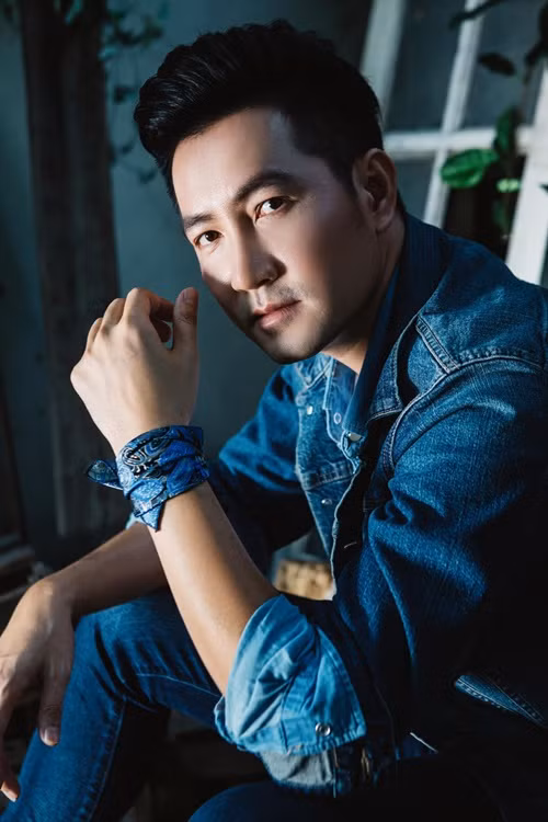 Trong cuộc phỏng vấn với Người Lao Động, trước câu hỏi về mẫu bạn gái lý tưởng, Phi Hùng cho hay: “Với tôi, mỗi người phụ nữ đều là những ẩn số mà có khi dành cả đời này để tìm hiểu, mình cũng không thể giải mã được. Vậy nên, đặt ra bất cứ tiêu chí gì đó để làm gì? Mọi thứ cần tùy thuộc vào duyên phận. Nếu đủ duyên, đúng thời điểm, có chạy đằng trời cũng không thoát được”.