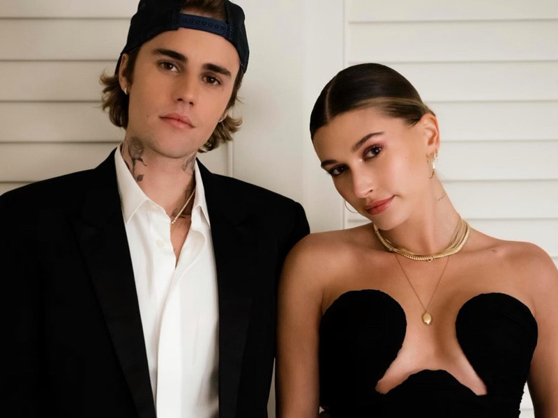 Justin cho biết, anh bị trầm cảm nghiêm trọng. Hailey thừa nhận bản thân cảm thấy rất khó khăn khi chứng kiến bạn đời của mình vật lộn với căn bệnh. Siêu mẫu quyết tâm cùng chồng vượt qua bệnh tật.