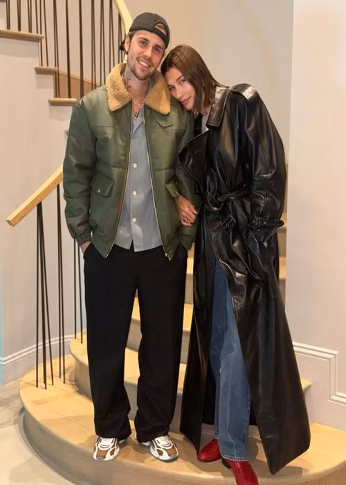 Tháng 8/2022, trước lễ kỷ niệm bốn năm ngày cưới, Hailey trải lòng về hôn nhân của cô với Justin trên tạp chí Harper's Bazaar. “Justin vẫn là người mà tôi muốn nhanh chóng ở bên sau khi làm việc. Vào cuối ngày, anh ấy là bạn thân nhất của tôi”, Hailey nói.