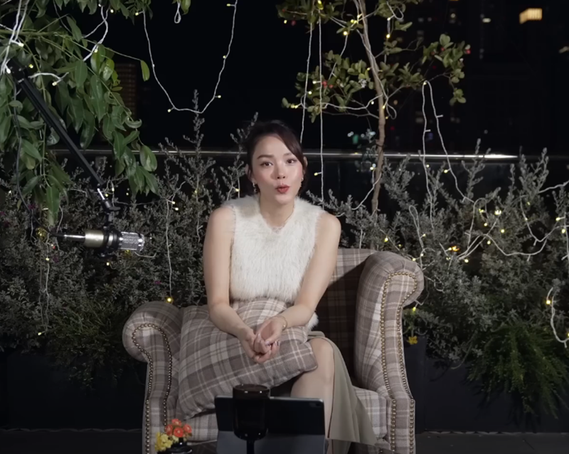 Biệt thự của vợ chồng Minh Hằng có sân thượng thoáng mát, nhiều cây xanh.