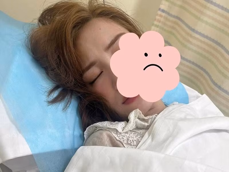 Hòa Minzy nhập viện cấp cứu vì đau bụng, sốt rét vào ngày 7/1. Quản lý của Hòa Minzy chia sẻ trên Vietnamnet, nữ ca sĩ kiệt sức do lịch trình dày đặc vào cuối năm. Ảnh: Vietnamnet.