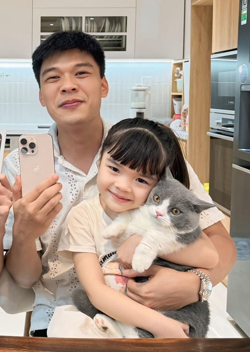 Mới đây, diễn viên Trung "Ruồi" gây chú ý khi chia sẻ trên Tiền Phong rằng anh từ chối đóng Táo quân 2025 do không sắp xếp được lịch trình làm việc.