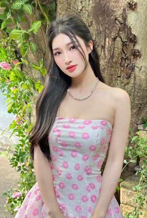 Phương Nhi tổ chức lễ ăn hỏi với chồng thiếu gia cách đây ít ngày. Ảnh: FB Phương Nhi.