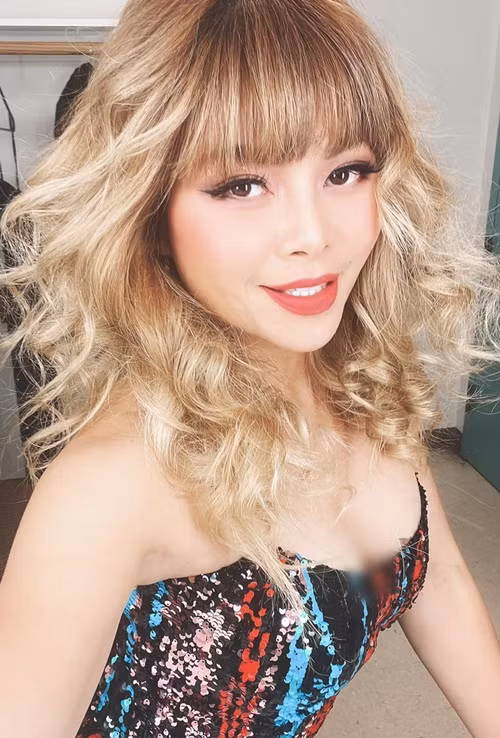 Gương mặt của Ngọc Anh không thay đổi nhiều theo thời gian. Bên cạnh đó, cô vẫn giữ được vóc dáng thon gọn, gợi cảm.