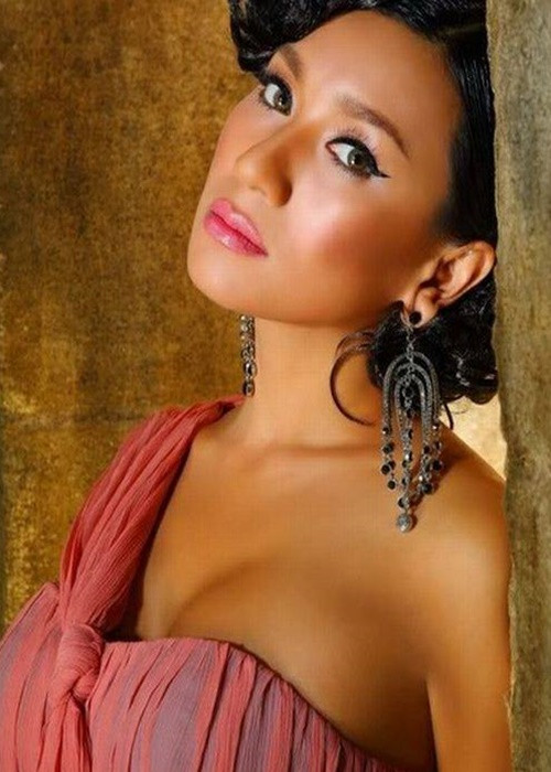 Sang Mỹ, Y Phụng và chồng cũ đầu tiên ly hôn sau 7 năm gắn bó vì cô không muốn sinh con. Ảnh: FB Y Phụng.