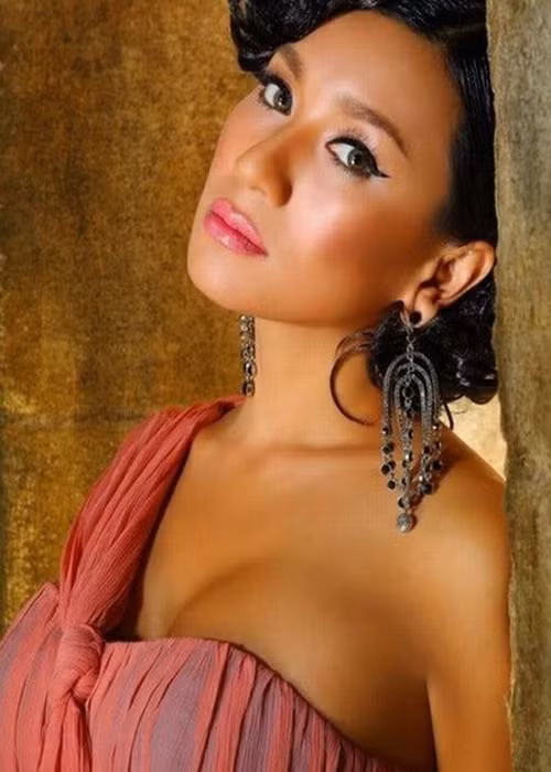 Sang Mỹ, Y Phụng và chồng cũ đầu tiên ly hôn sau 7 năm gắn bó vì cô không muốn sinh con. Ảnh: FB Y Phụng.