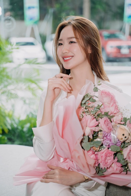 Danh hiệu quốc tế giúp Bảo Ngọc đắt show hơn nhiều. Cô liên tục góp mặt trong các sự kiện giải trí, làm đại sứ thương hiệu. Ảnh: FB Bảo Ngọc.