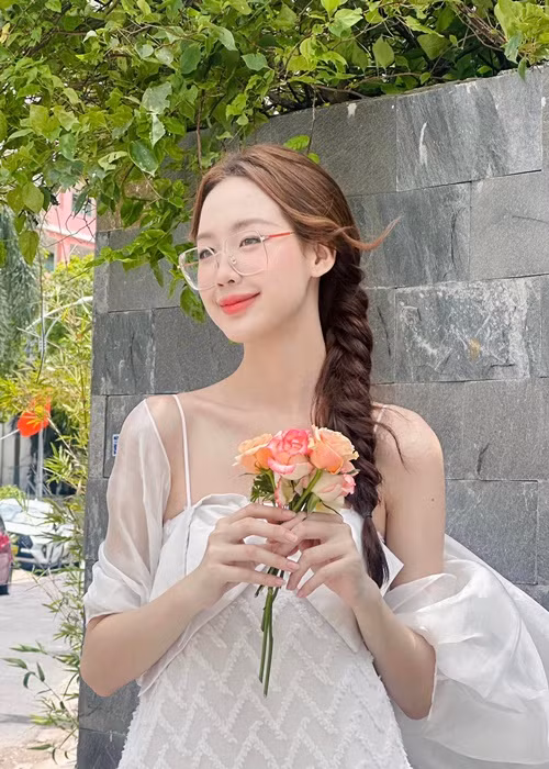 Giống Mai Phương, Bảo Ngọc chưa công khai bất kỳ mối tình nào. Ảnh: FB Bảo Ngọc