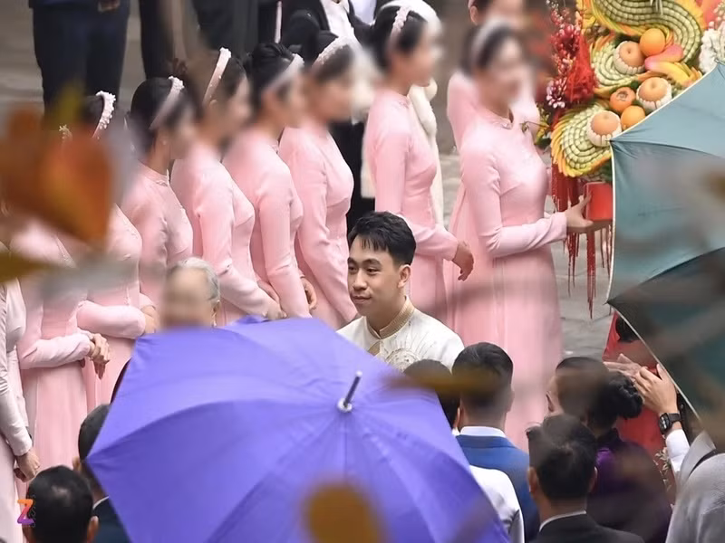 Lễ ăn hỏi của Phương Nhi và chồng thiếu gia được thắt chặt an ninh. Ảnh: Znews.