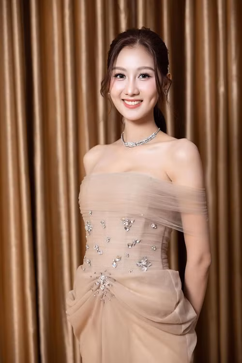 Tháng 8/2023, sau khi Quế Anh đăng quang Miss Grand Vietnam 2024, rộ tin đồn cô là cháu gái của đạo diễn Hoàng Nhật Nam. Ảnh: FB Quế Anh.