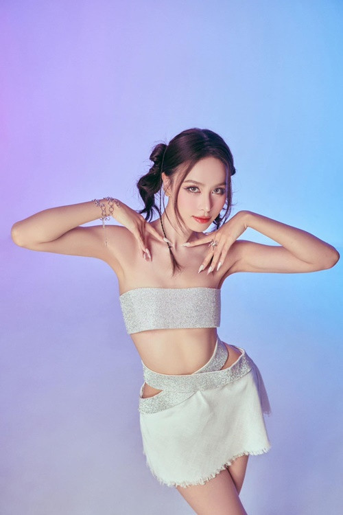 Ngọc Hằng chia sẻ trên Giao Thông: "Bên cạnh việc ăn chay, tôi duy trì thói quen tập thể dục mỗi ngày, ăn uống điều độ và quan trọng là cảm thấy rất ngon miệng khi dùng chay, hoàn toàn không có cảm giác bản thân đang phải ăn chay mà chỉ đơn giản là đang dùng chay". Ảnh: FB Ngọc Hằng.