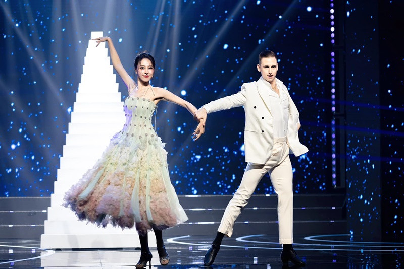 Trong tập 8 Bước nhảy Hoàn vũ lên sóng tối ngày 11/1/2024, Ngọc Hằng cùng bạn nhảy đạt điểm 9,5 từ 2 giám khảo Chí Anh và Sandra, điểm 9 từ 3 giám khảo Khánh Thi, Trần Ly Ly và Phan Hiển. Ảnh: FB Ngọc Hằng.