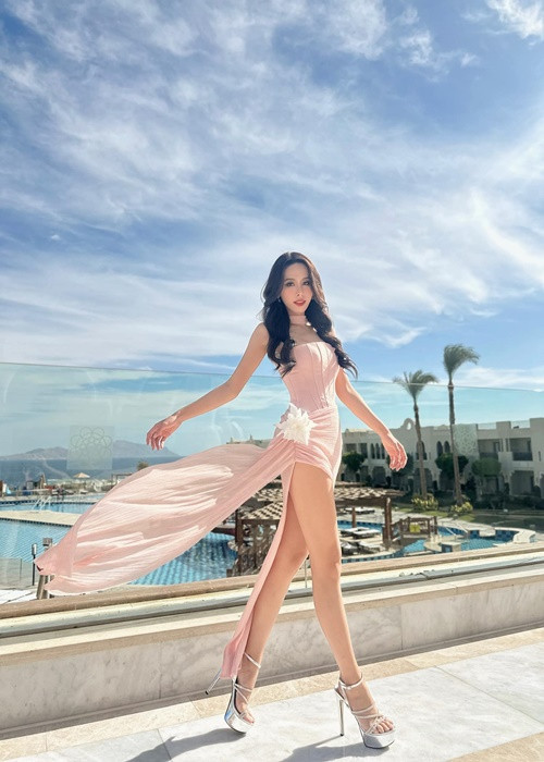 Chân dài sinh năm 2003 sở hữu chiều cao 1m74, số đo ba vòng 85-60-89 cm. Ảnh: FB Ngọc Hằng.